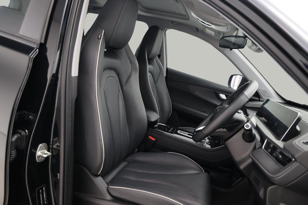 2025 Chery Tiggo 4 Ultimate, Automatic, 9207 km, Right Side Front Door Cabin View