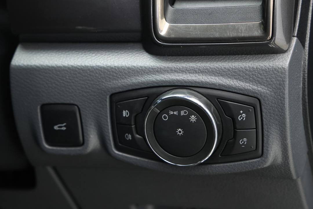 2017 Ford Everest Titanium, Automatic, 142880 km, Utility Switches/Buttons
