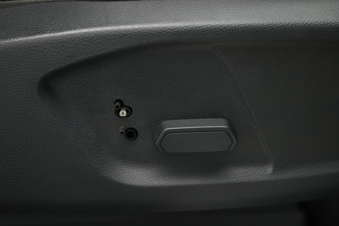 2017 Ford Everest Titanium, Automatic, 142880 km, Drivers Side Adjustment Panel