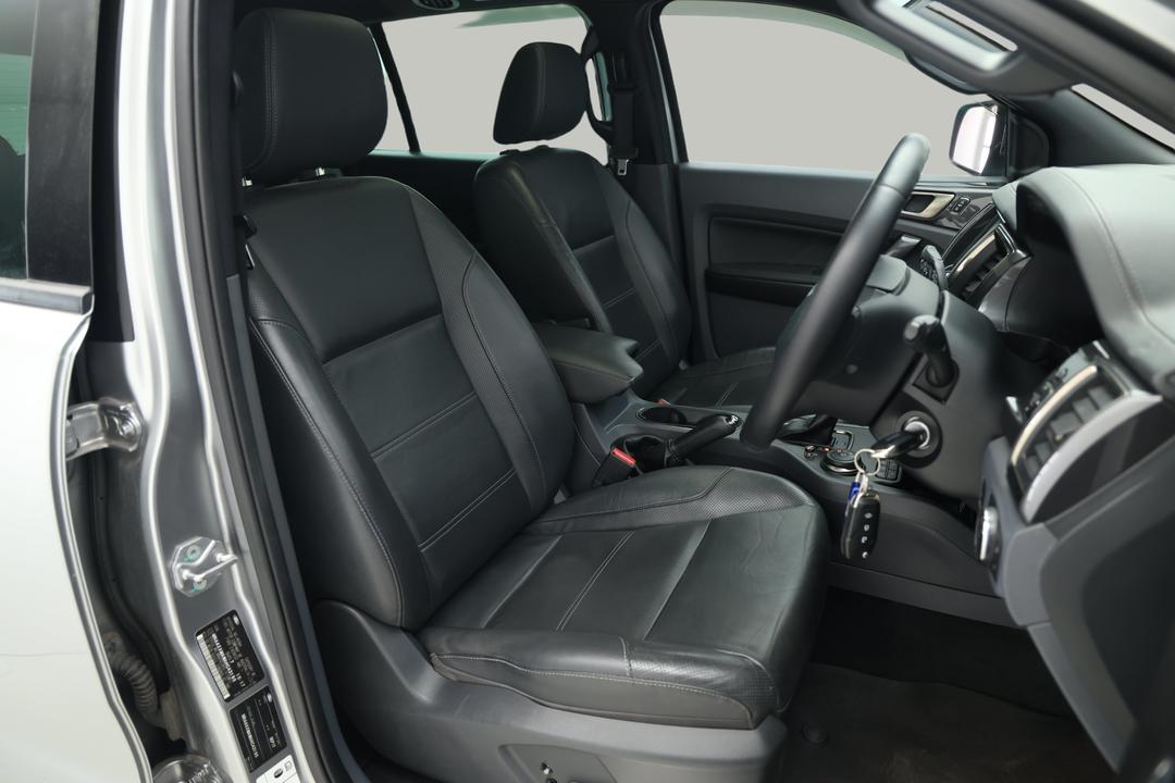 2017 Ford Everest Titanium, Automatic, 142880 km, Right Side Front Door Cabin View