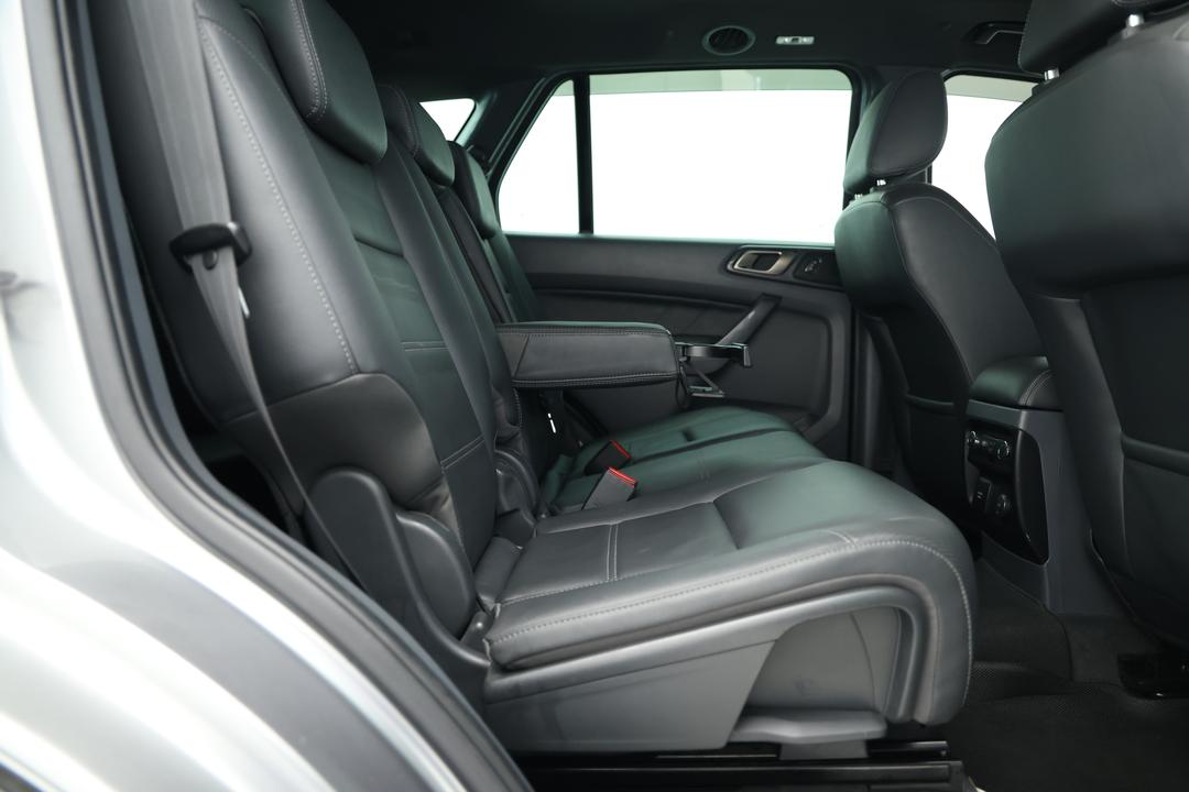 2017 Ford Everest Titanium, Automatic, 142880 km, Right Side Rear Door Cabin View