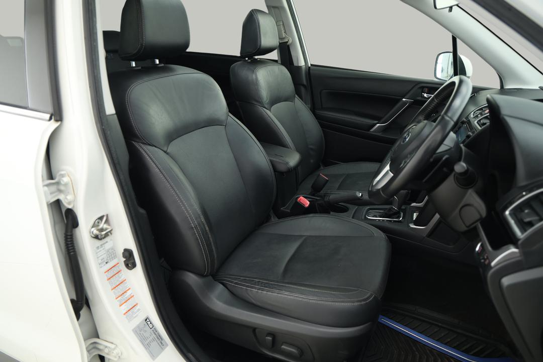 2018 Subaru Forester 2.5i-l, Automatic, 171717 km, Right Side Front Door Cabin View