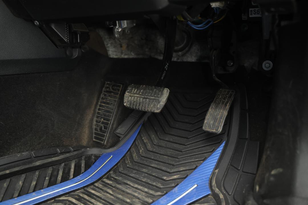2018 Subaru Forester 2.5i-l, Automatic, 171717 km, Pedals and Footmat