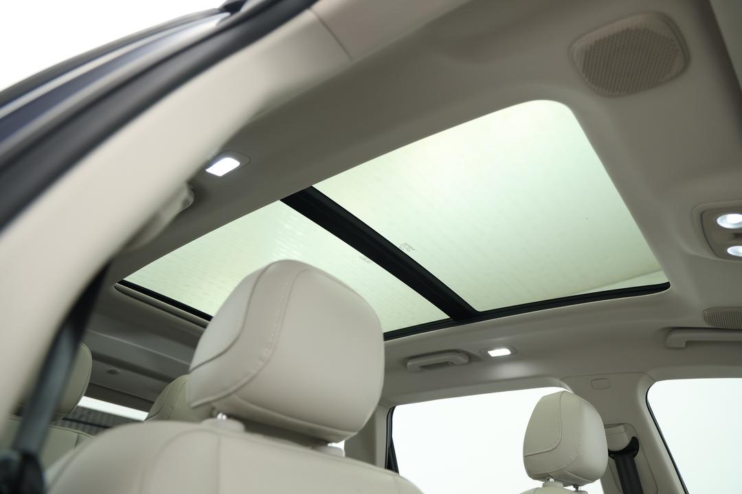 2024 Mahindra Xuv700 Ax7l, Automatic, 24889 km, Interior Sunroof/Moonroof