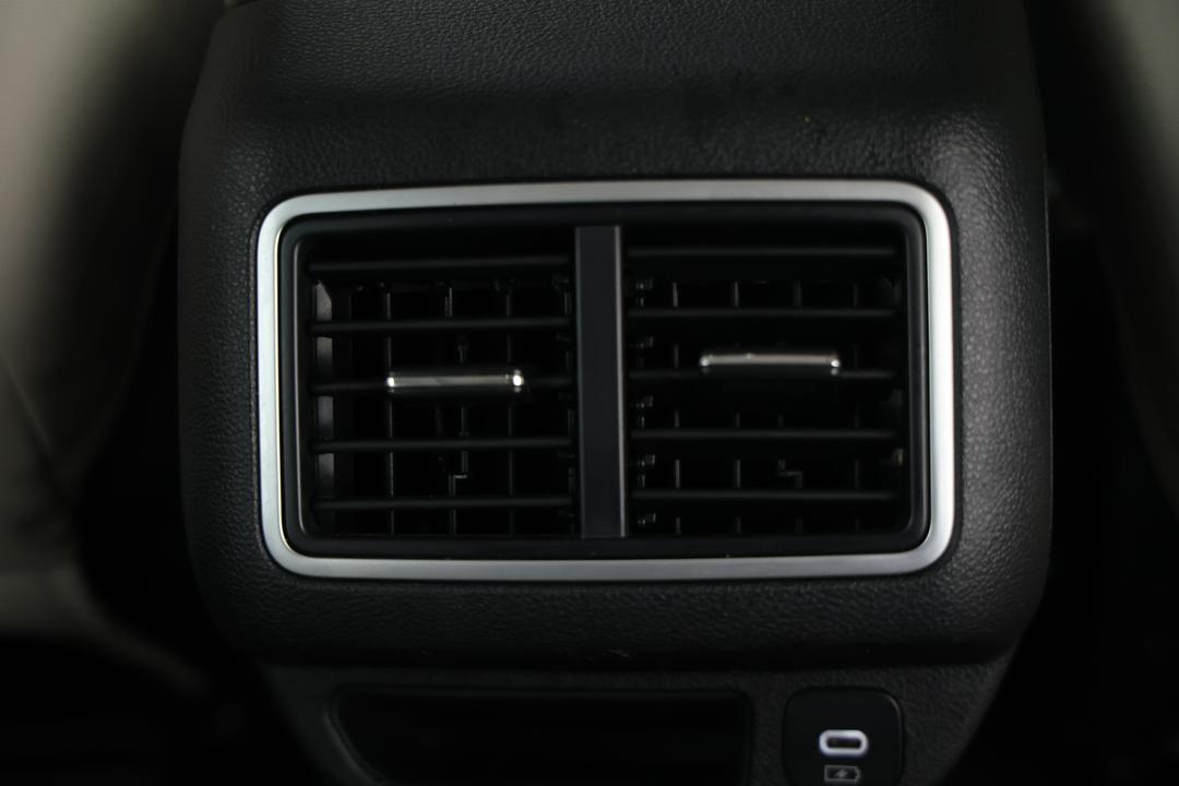 2024 Mahindra Xuv700 Ax7l, Automatic, 24889 km, Rear A/C Vent