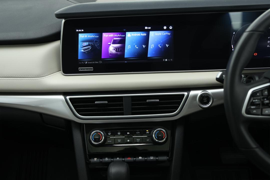 2024 Mahindra Xuv700 Ax7l, Automatic, 24889 km, Center Console