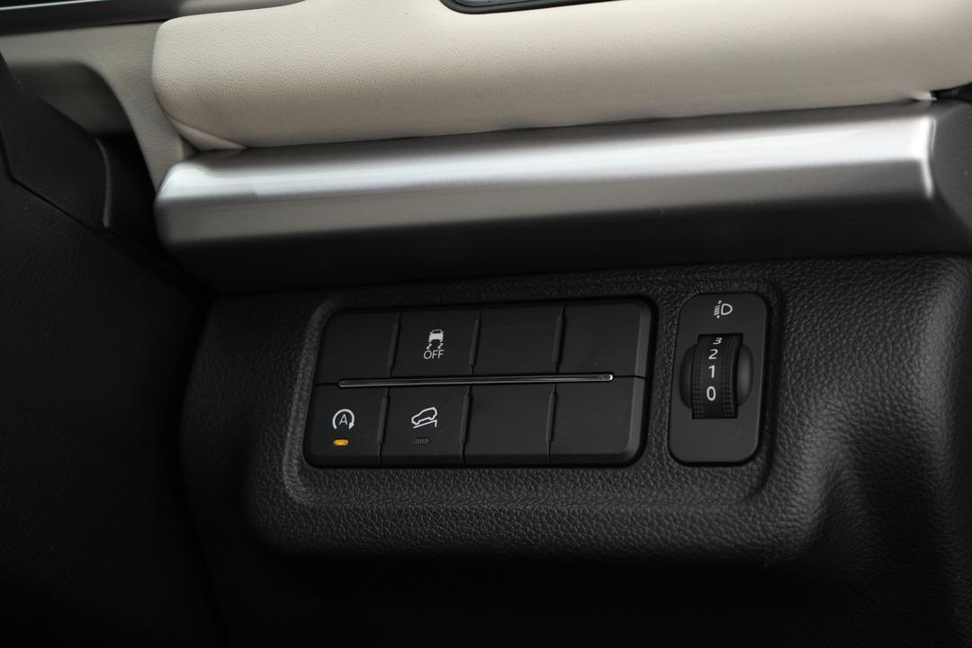 2024 Mahindra Xuv700 Ax7l, Automatic, 24889 km, Utility Switches/Buttons
