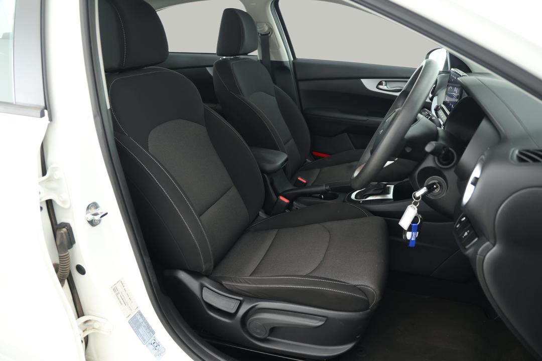 2021 Kia Cerato S, Automatic, 102486 km, Right Side Front Door Cabin View