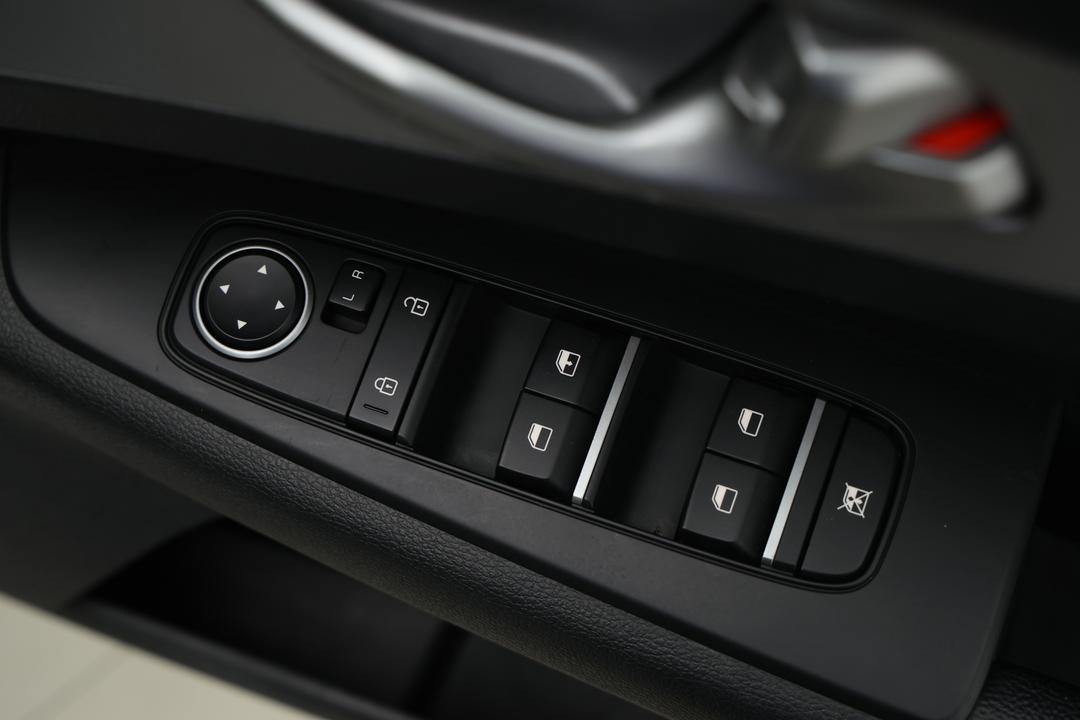 2021 Kia Cerato S, Automatic, 102486 km, Drivers Side Door Panel Controls