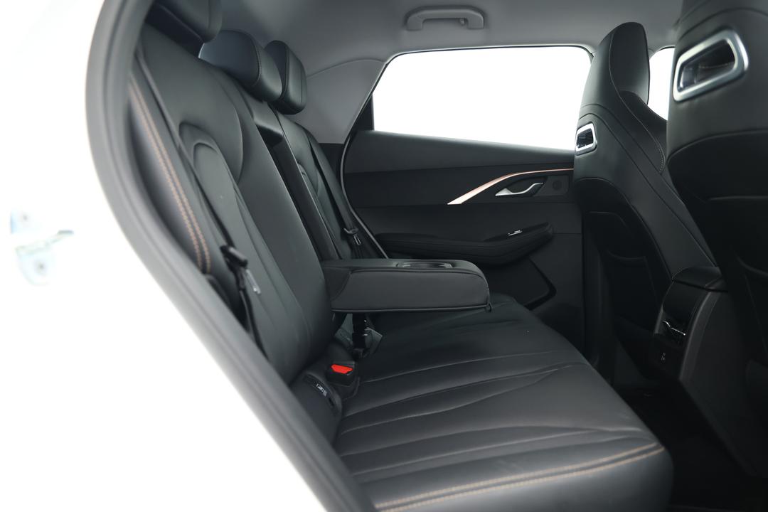 2023 Chery Omoda 5 Bx (basic Version), Automatic, 28771 km, Right Side Rear Door Cabin View
