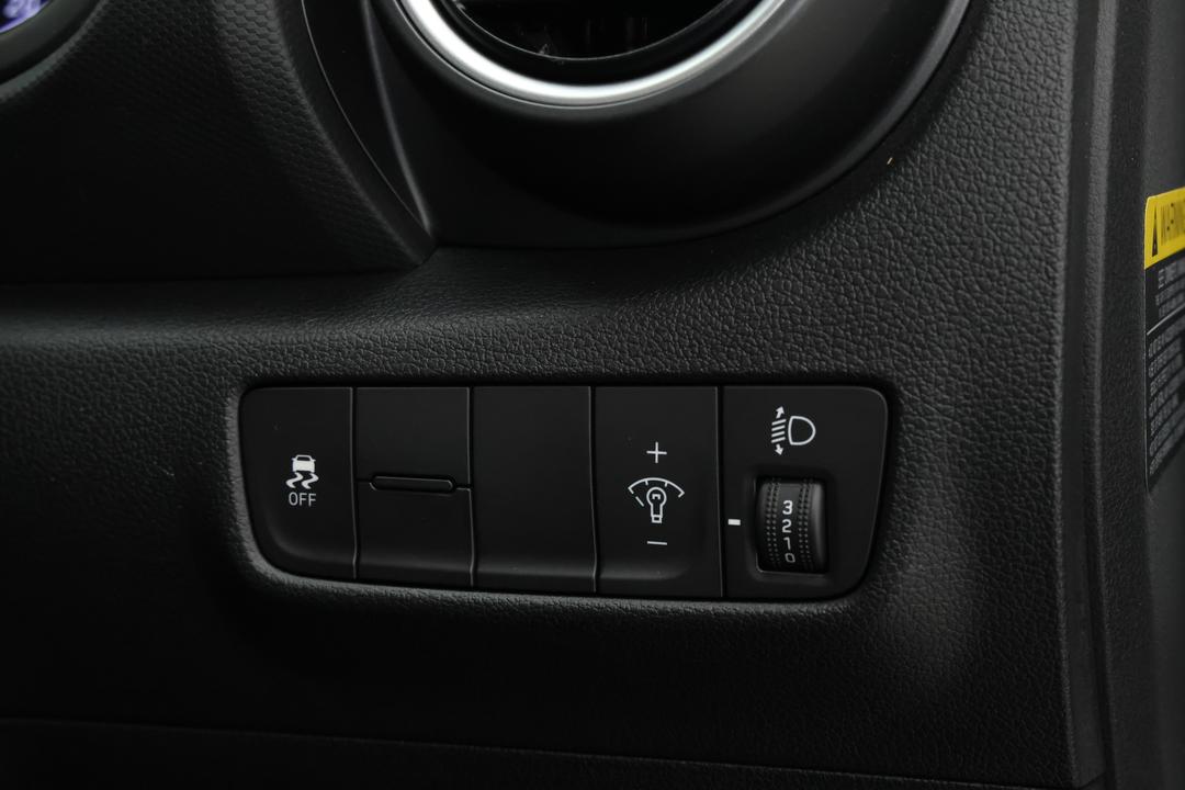2017 Hyundai Kona Active (FWD), Automatic, 80462 km, Utility Switches/Buttons