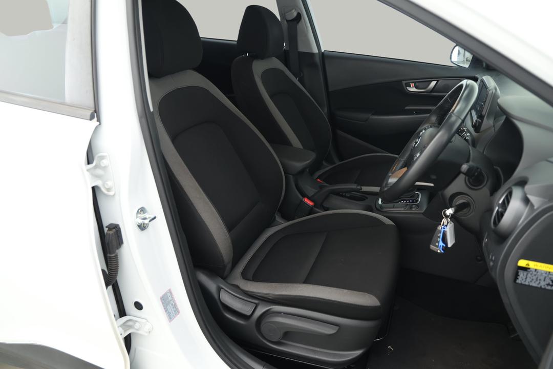 2017 Hyundai Kona Active (FWD), Automatic, 80462 km, Right Side Front Door Cabin View