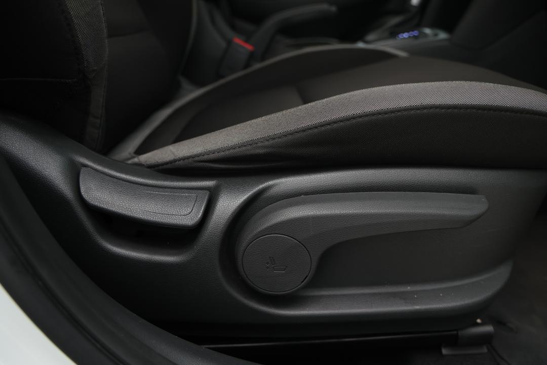 2017 Hyundai Kona Active (FWD), Automatic, 80462 km, Drivers Side Adjustment Panel