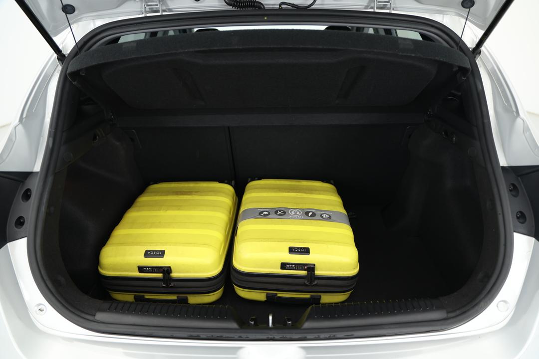 2016 Hyundai i30 Active X, Automatic, 69424 km, Boot Inside View with Luggage