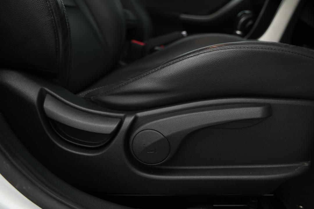 2016 Hyundai i30 Active X, Automatic, 69424 km, Drivers Side Adjustment Panel