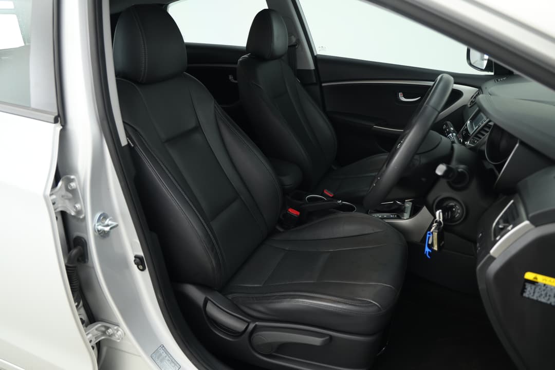 2016 Hyundai i30 Active X, Automatic, 69424 km, Right Side Front Door Cabin View