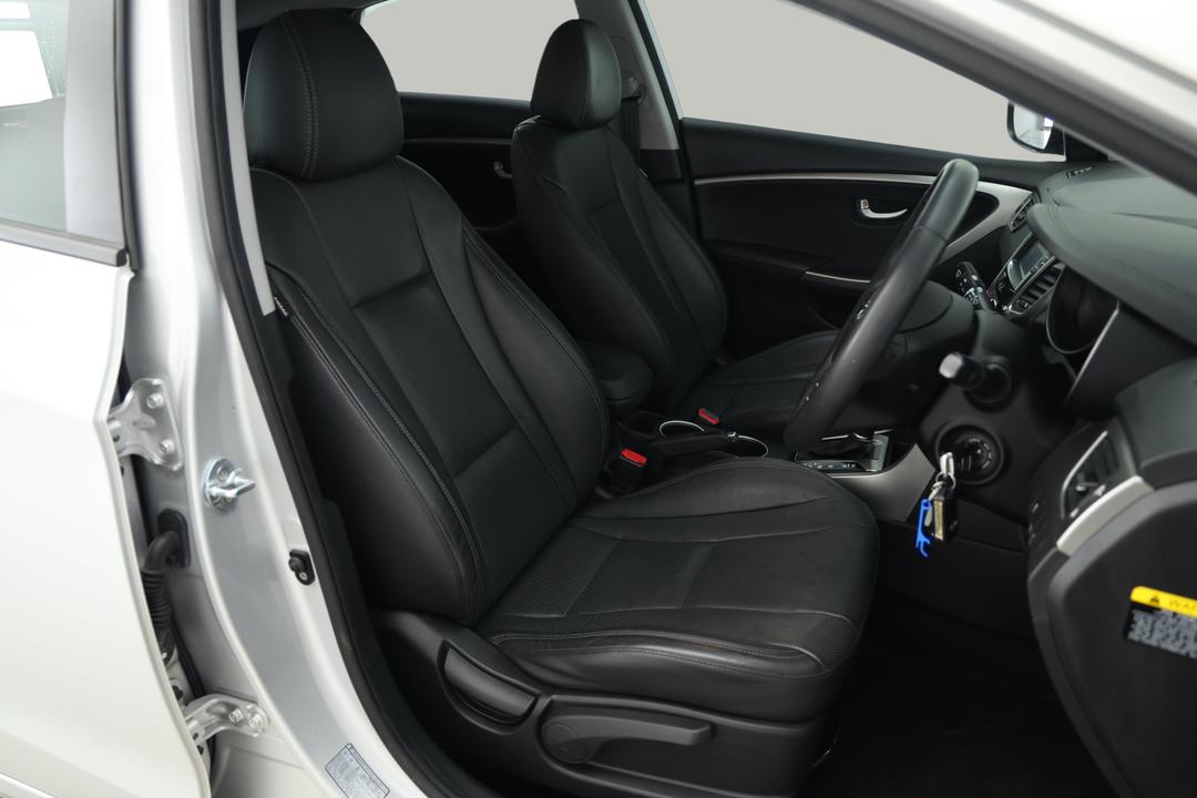 2016 Hyundai i30 Active X, Automatic, 69424 km, Right Side Front Door Cabin View