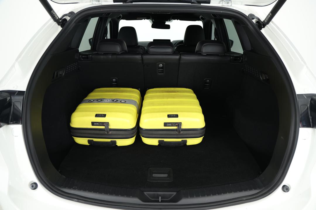 2022 Mazda CX-5 Gt Sp (AWD), Automatic, 32000 km, Boot Inside View with Luggage