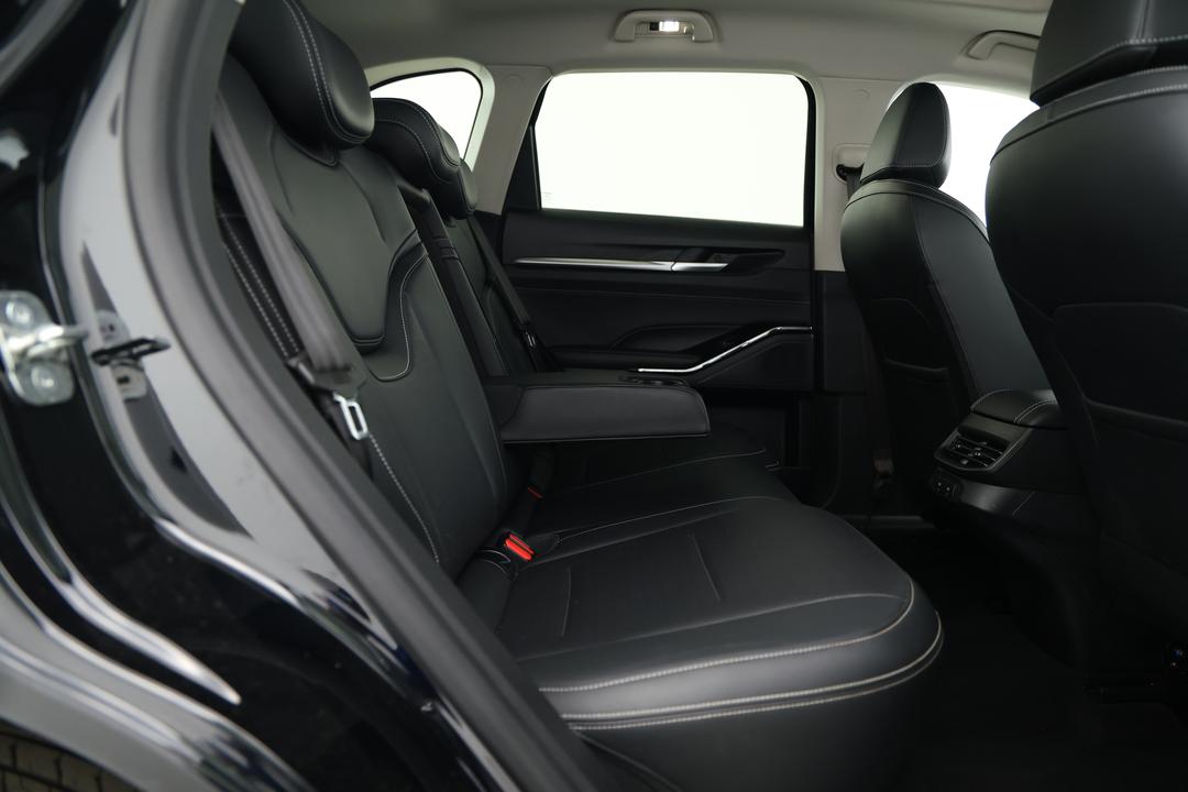 2022 GWM Haval H6 Ultra, Automatic, 31981 km, Right Side Rear Door Cabin View