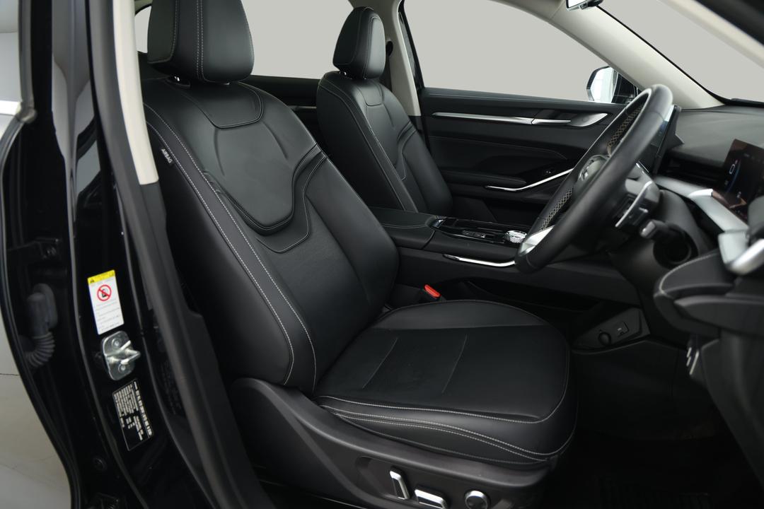 2022 GWM Haval H6 Ultra, Automatic, 31981 km, Right Side Front Door Cabin View