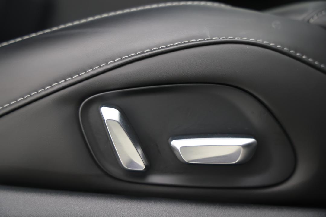 2025 Xpeng G6 Standard, Automatic, 20265 km, Drivers Side Adjustment Panel