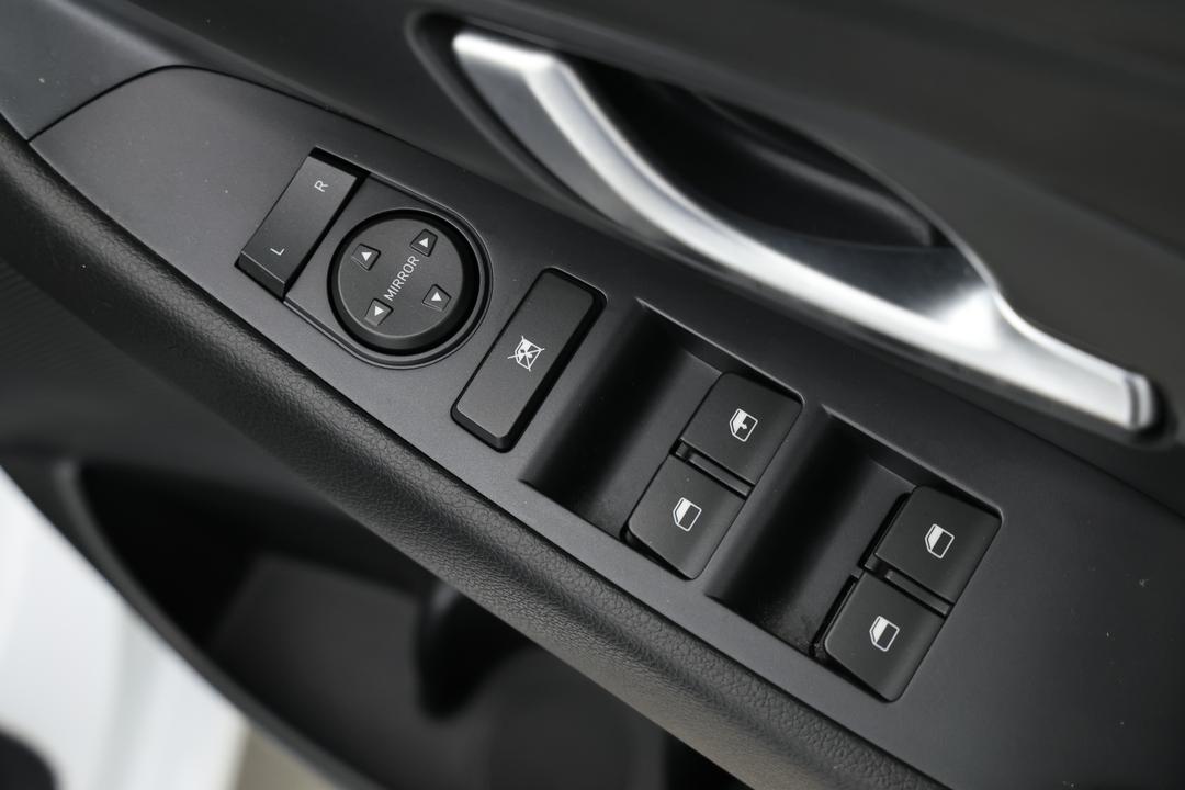 2018 Hyundai i30 Trophy Limited Edition, Automatic, 80060 km, Drivers Side Door Panel Controls
