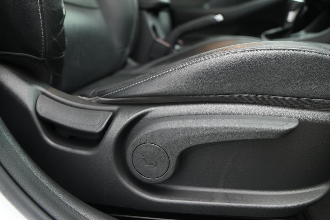 2018 Hyundai i30 Trophy Limited Edition, Automatic, 80060 km, Drivers Side Adjustment Panel