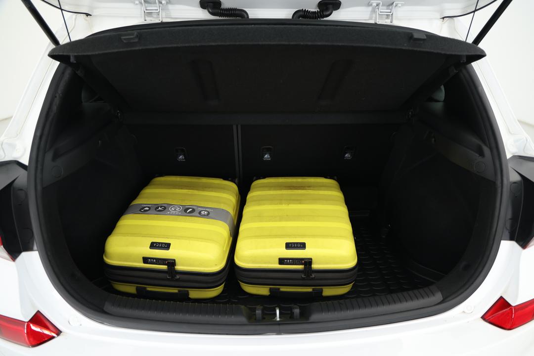 2018 Hyundai i30 Trophy Limited Edition, Automatic, 80060 km, Boot Inside View with Luggage