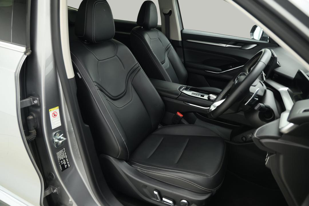 2024 GWM Haval H6 Lux, Automatic, 26494 km, Right Side Front Door Cabin View