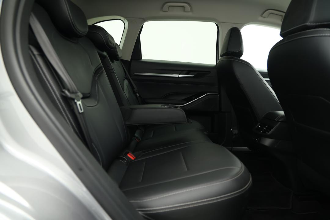 2024 GWM Haval H6 Lux, Automatic, 26494 km, Right Side Rear Door Cabin View