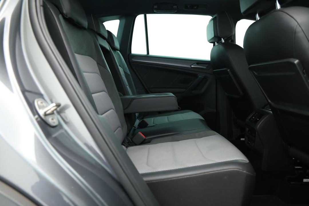 2019 Volkswagen Tiguan 132 Tsi R-line Edition, Automatic, 89367 km, Right Side Rear Door Cabin View