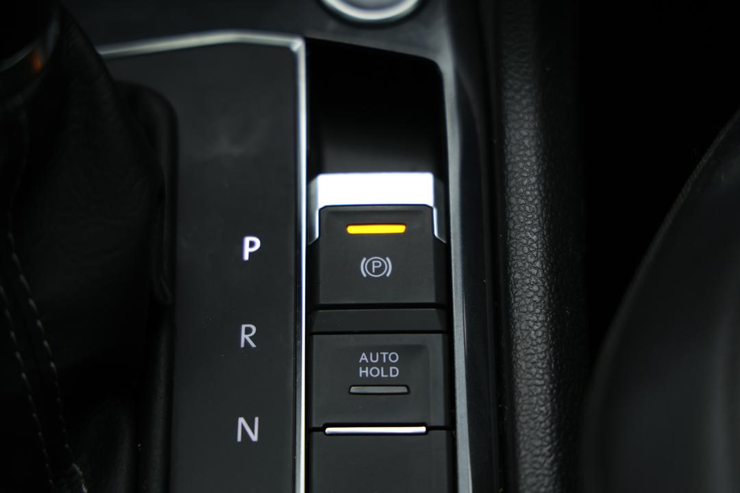 2019 Volkswagen Tiguan 132 Tsi R-line Edition, Automatic, 89367 km, Handbrake