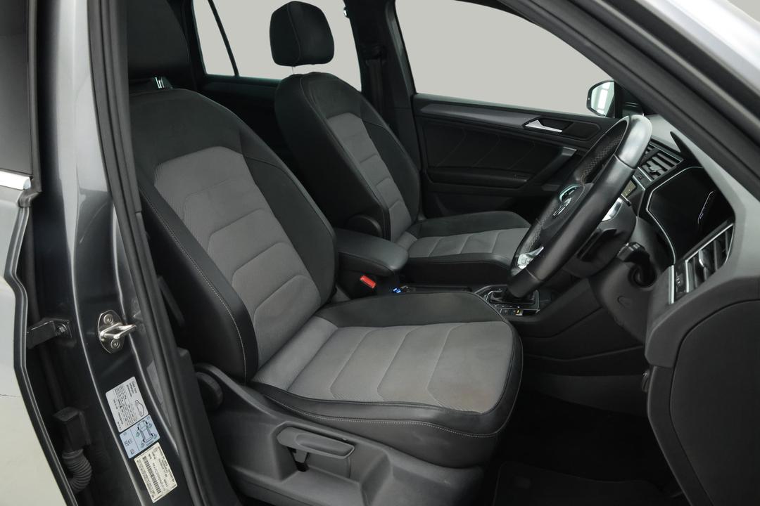 2019 Volkswagen Tiguan 132 Tsi R-line Edition, Automatic, 89367 km, Right Side Front Door Cabin View