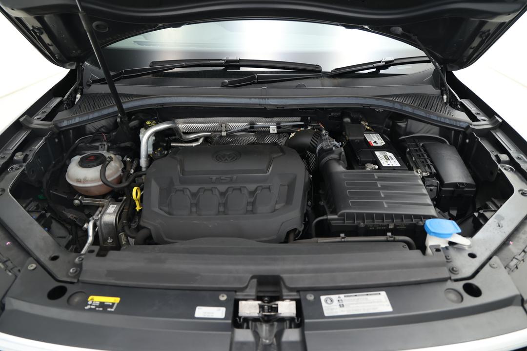 2019 Volkswagen Tiguan 132 Tsi R-line Edition, Automatic, 89367 km, Open Bonnet (Engine)