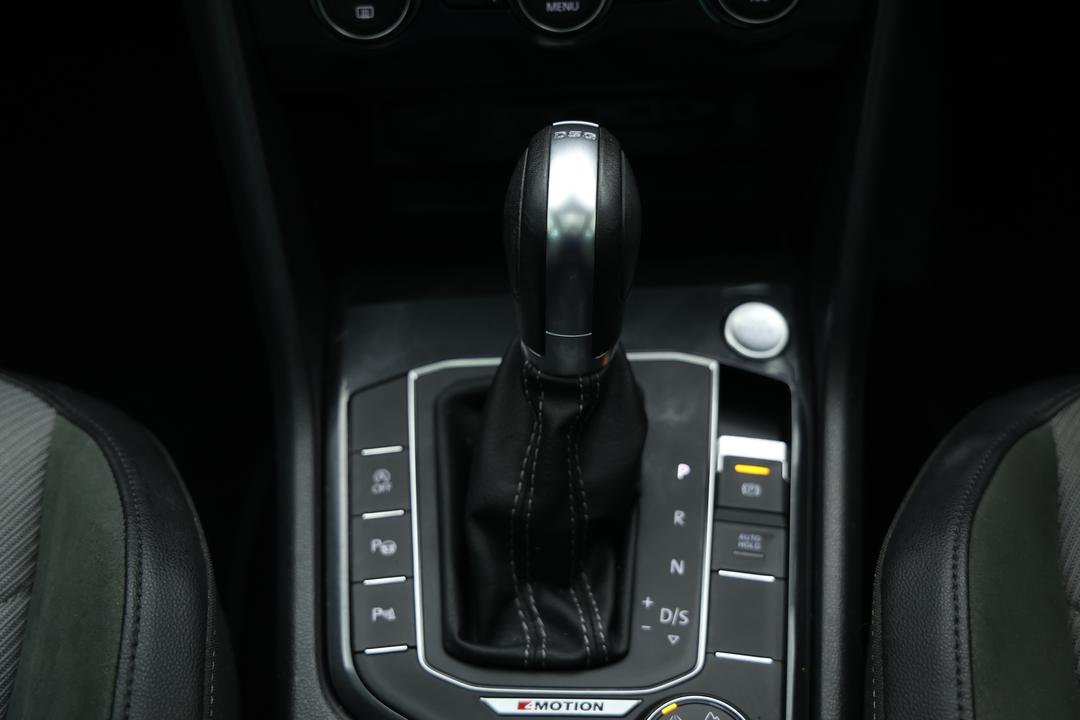 2019 Volkswagen Tiguan 132 Tsi R-line Edition, Automatic, 89367 km, Gear Lever 