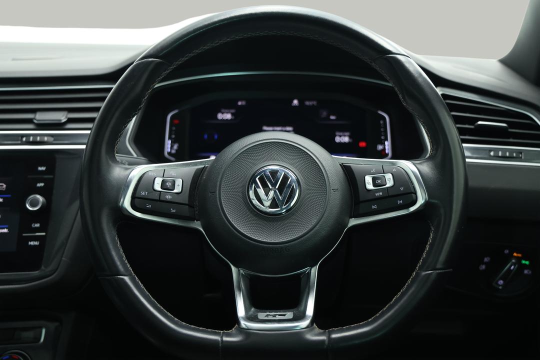 2019 Volkswagen Tiguan 132 Tsi R-line Edition, Automatic, 89367 km, Steering Wheel Close-up