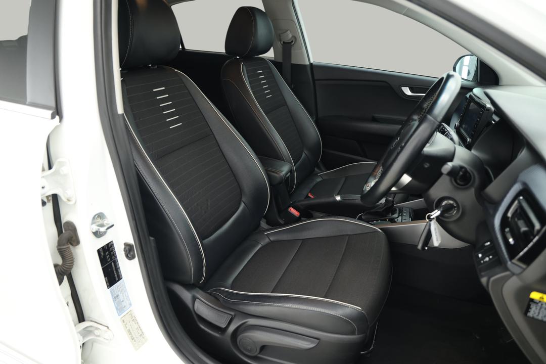 2019 Kia Rio Gt-line, Automatic, 92116 km, Right Side Front Door Cabin View