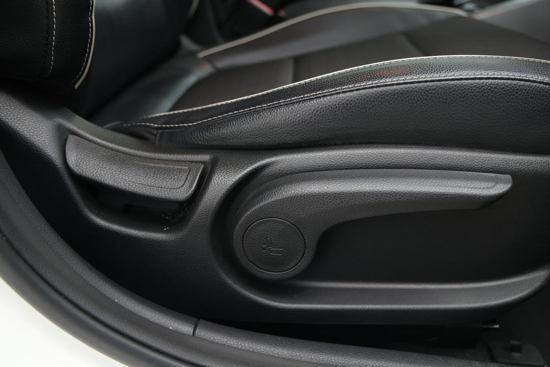 2019 Kia Rio Gt-line, Automatic, 92116 km, Drivers Side Adjustment Panel