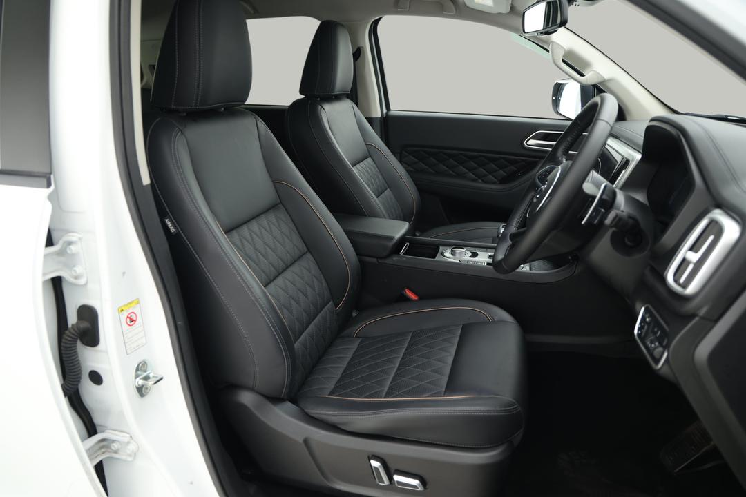 2024 GWM Ute Cannon Vanta (4x4), Automatic, 36010 km, Right Side Front Door Cabin View