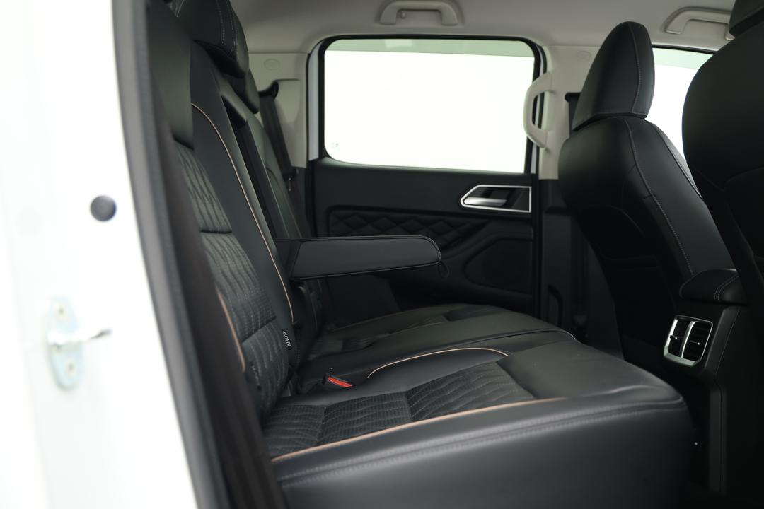 2024 GWM Ute Cannon Vanta (4x4), Automatic, 36010 km, Right Side Rear Door Cabin View