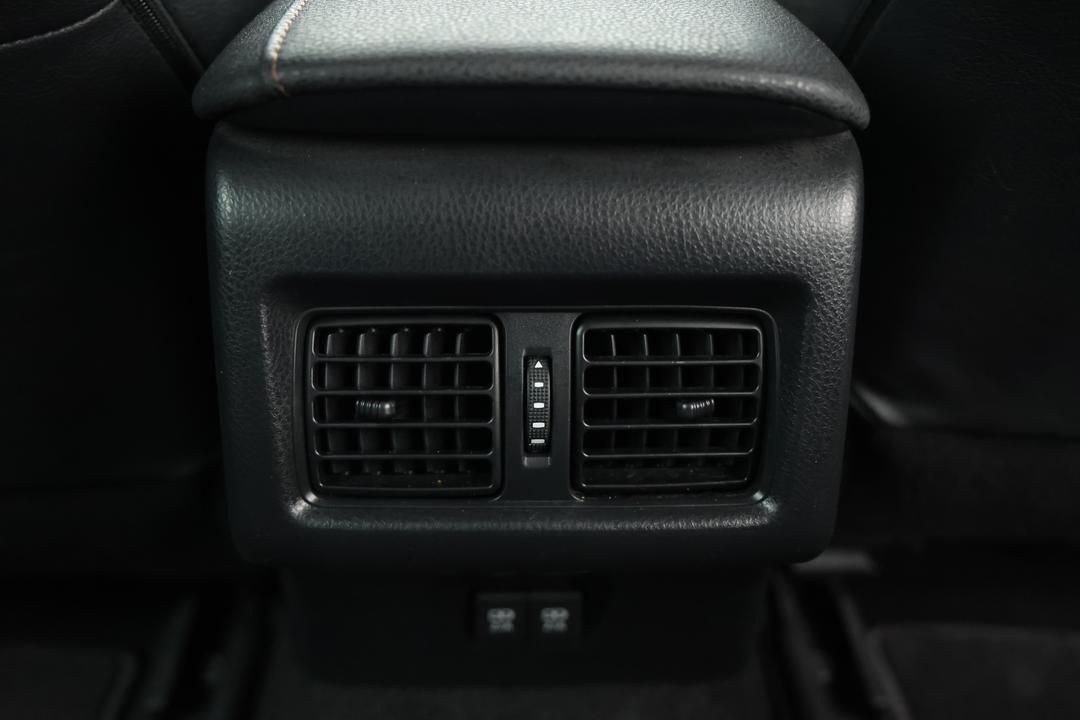 2020 Toyota Camry Sl Hybrid, Automatic, 61444 km, Rear A/C Vent