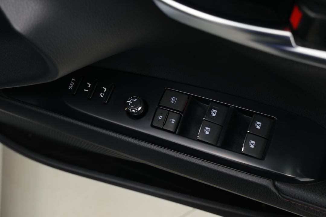 2020 Toyota Camry Sl Hybrid, Automatic, 61444 km, Drivers Side Door Panel Controls