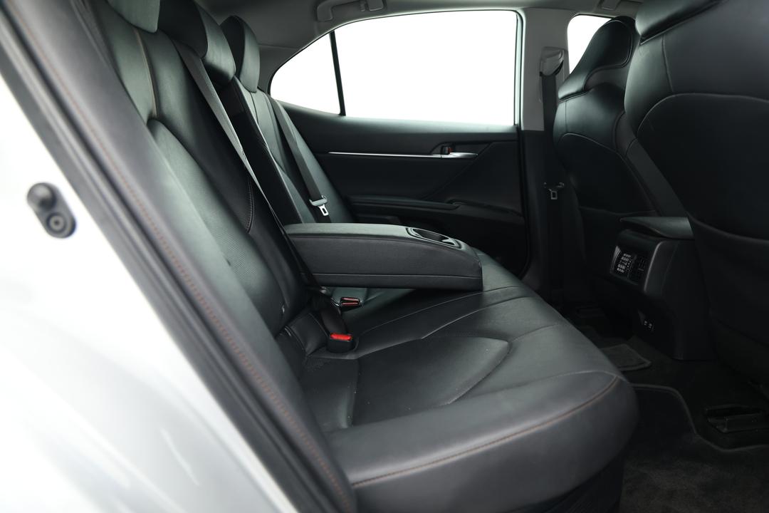 2020 Toyota Camry Sl Hybrid, Automatic, 61444 km, Right Side Rear Door Cabin View