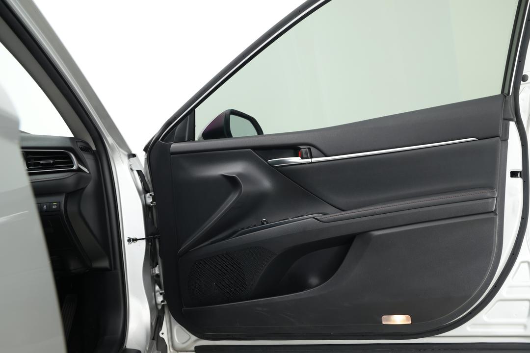 2020 Toyota Camry Sl Hybrid, Automatic, 61444 km, Speaker View