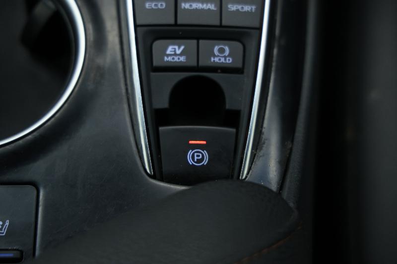 2020 Toyota Camry Sl Hybrid, Automatic, 61444 km, Handbrake