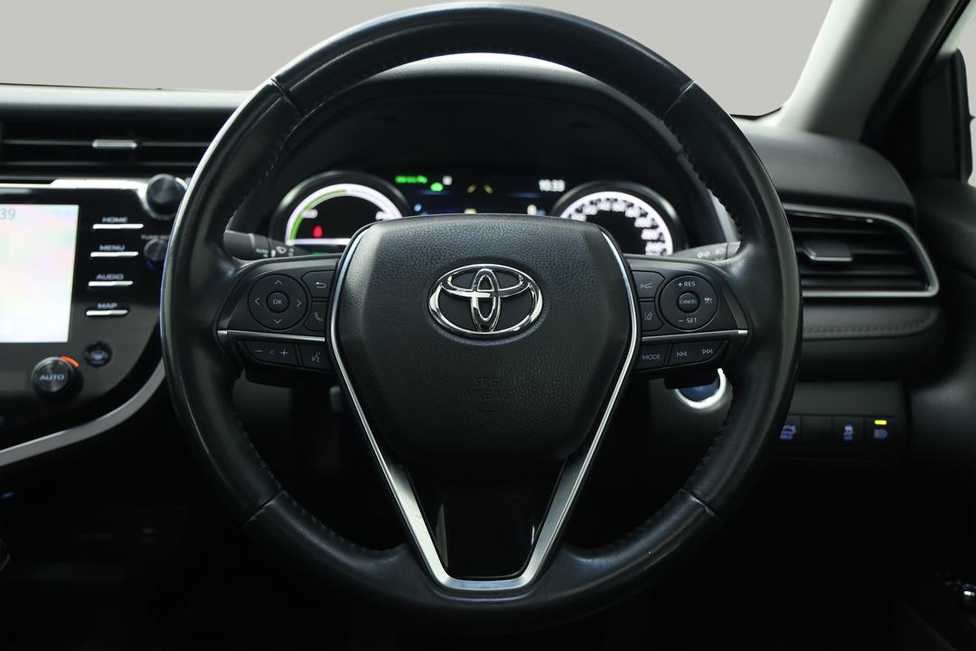 2020 Toyota Camry Sl Hybrid, Automatic, 61444 km, Steering Wheel Close-up