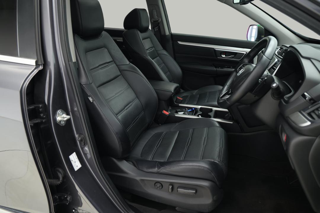 2018 Honda CR-V Vti-lx (AWD), Automatic, 147049 km, Right Side Front Door Cabin View
