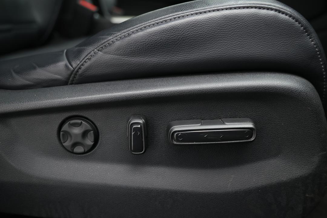 2018 Honda CR-V Vti-lx (AWD), Automatic, 147049 km, Drivers Side Adjustment Panel