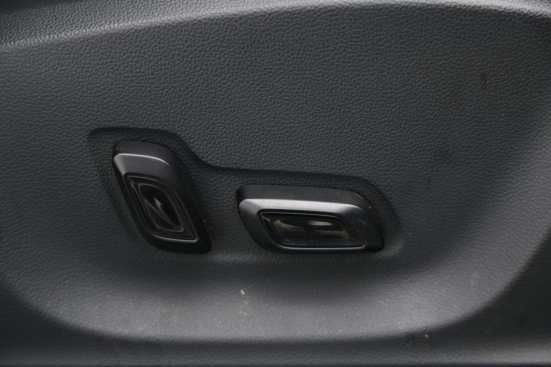 2021 MG Zst Essence, Automatic, 87632 km, Drivers Side Adjustment Panel