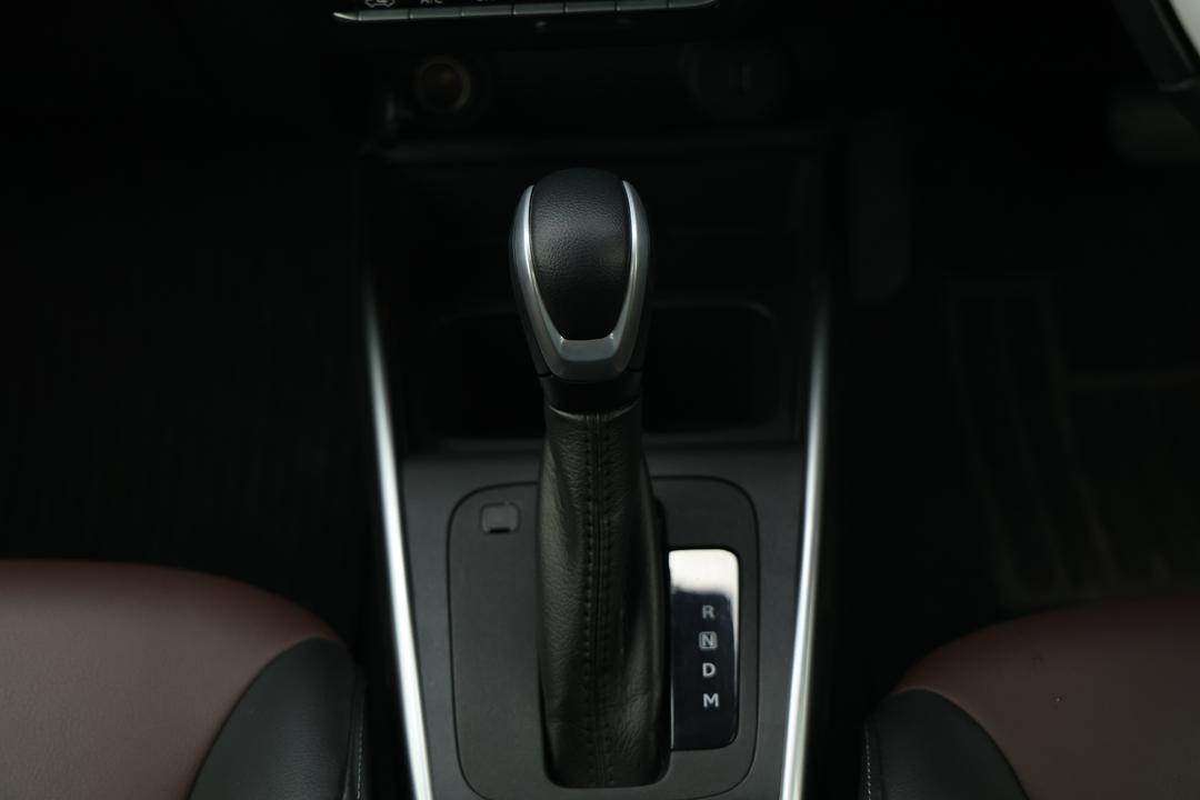 2025 Suzuki Fronx Hybrid Glx, Automatic, 4517 km, Gear Lever 